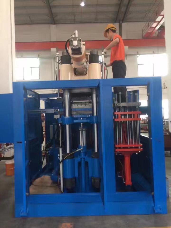 Rubber  injection molding machine