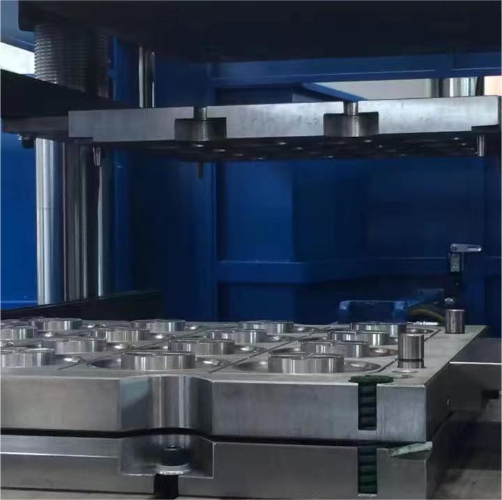 Rubber injection molding machine and mold solution