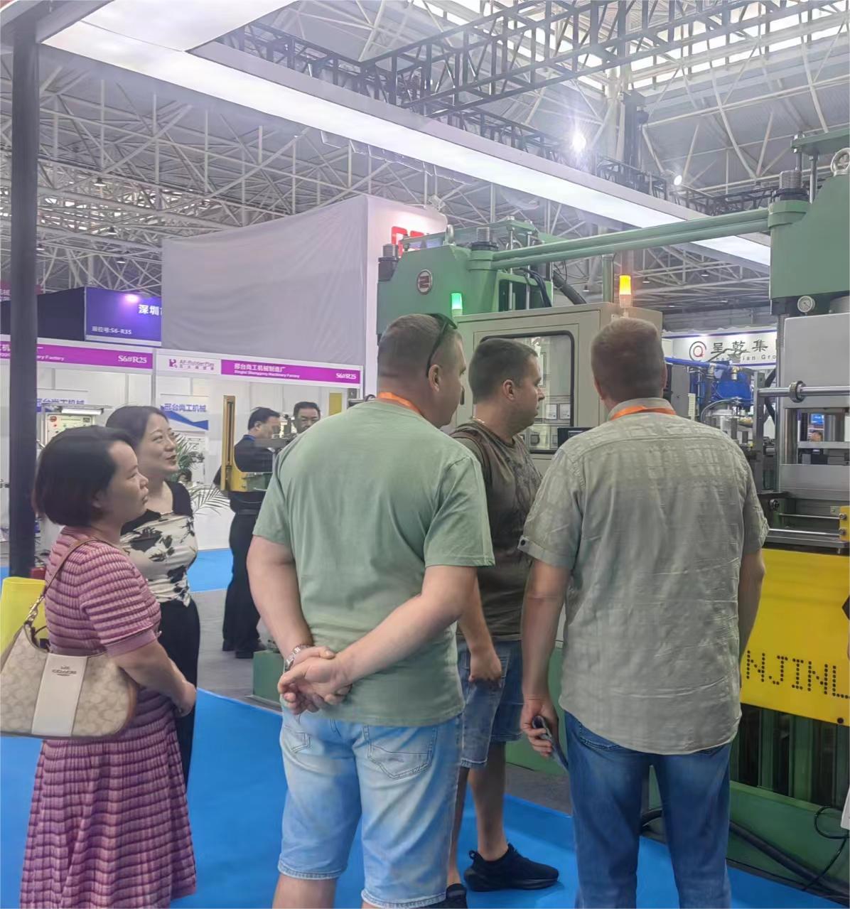 What are the advantages of rubber injection molding?