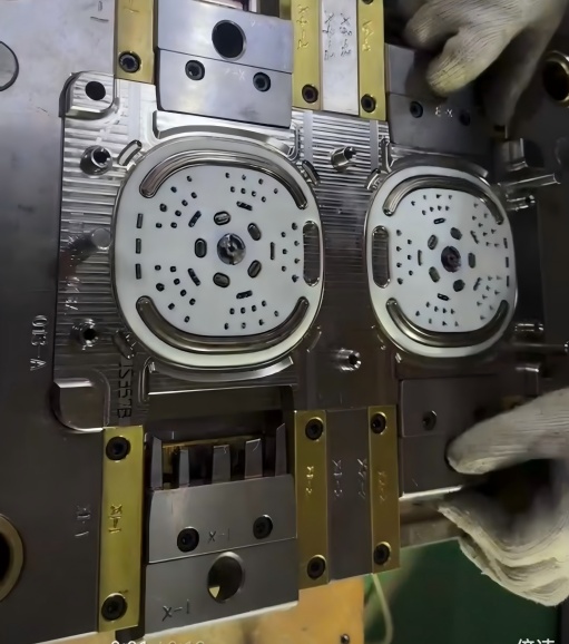 What is  rubber mold?